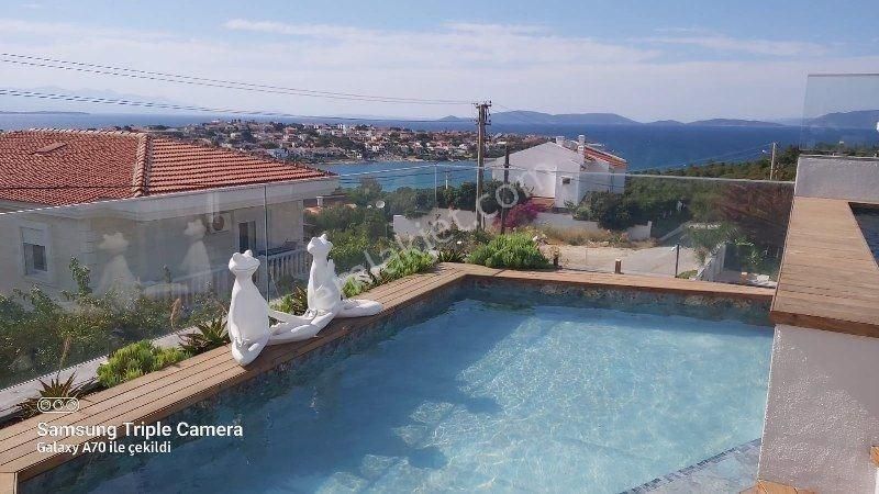Izmir Cesme Ardic Sea View Detached Triplex Villa With Elevator And Pool, 6+2 Rooms - Görsel 2