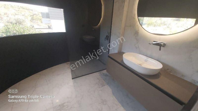 Izmir Cesme Ardic Sea View Detached Triplex Villa With Elevator And Pool, 6+2 Rooms - Görsel 25