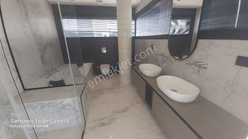 Izmir Cesme Ardic Sea View Detached Triplex Villa With Elevator And Pool, 6+2 Rooms - Görsel 30