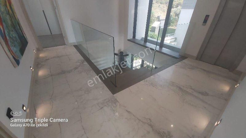 Izmir Cesme Ardic Sea View Detached Triplex Villa With Elevator And Pool, 6+2 Rooms - Görsel 28