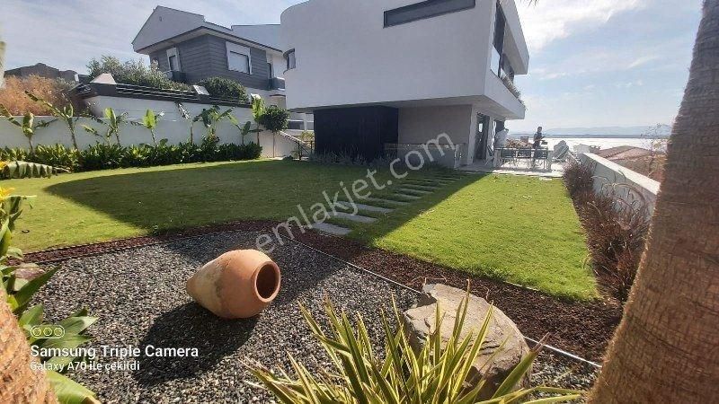 Izmir Cesme Ardic Sea View Detached Triplex Villa With Elevator And Pool, 6+2 Rooms - Görsel 4