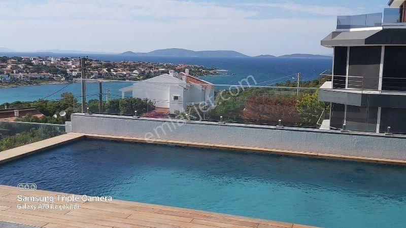 Izmir Cesme Ardic Sea View Detached Triplex Villa With Elevator And Pool, 6+2 Rooms - Görsel 1