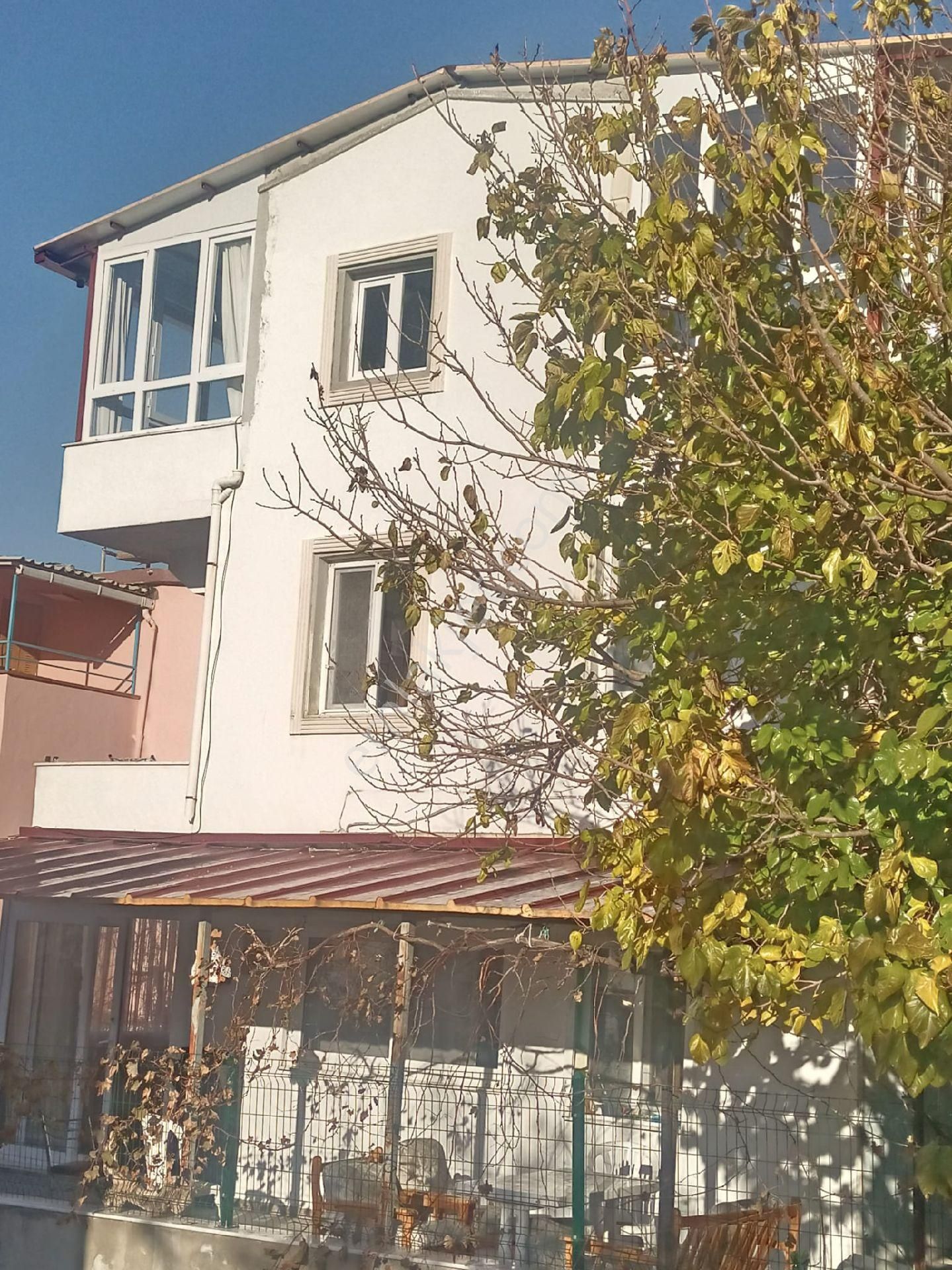 Kuşadası Güzelçamlı Satılık Villa Güzelçamlı'da Deniz Manzaralı Tertemiz Havası İle Tadilatı Yapılacak5+1 Büyük Villa