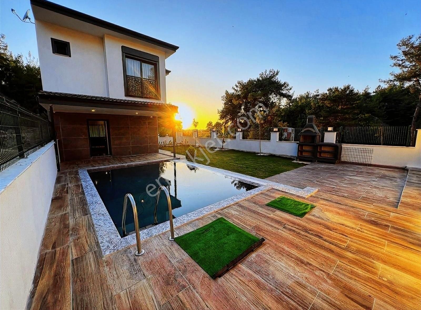 Kuşadası Soğucak Satılık Villa Kuşadası Soğucakta 300 M2 Arsa İçinde 3+2 Tek Müstakil Villa.