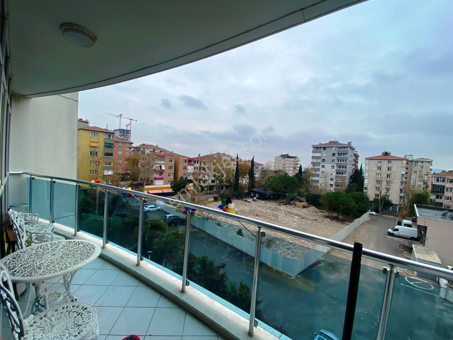 Kartal Kordonboyu Satılık Daire Dap Royal Towers'da 4.kat Ebeveynli Balkonlu 147m2 Satılık 3+1