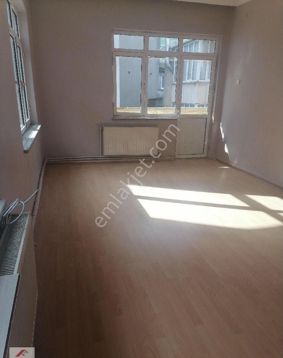 Ümraniye Yamanevler Kiralık Daire Ümraniye Yamanevler Metro Yürüme Mesafeli Temiz Daire 2.kat 2+1 Kiralık