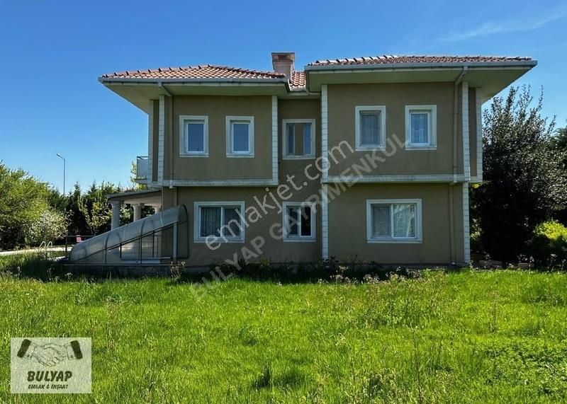 Büyükçekmece Türkoba Satılık Villa Acil Tepekent Sitesinde 2000m2 Arsa İçinde Ful Bitmiş Villa