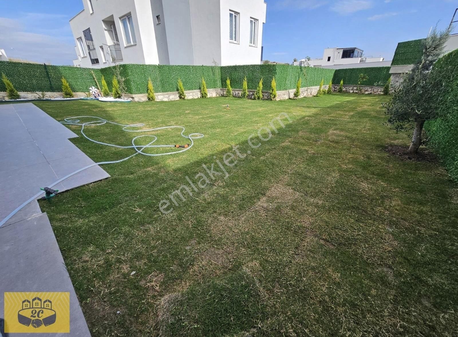 Çukurova Kabasakal Satılık Daire Güvenlikli Havuzlu Sitede 2+1 Villa Tadında Bahçeli Lüks Daire