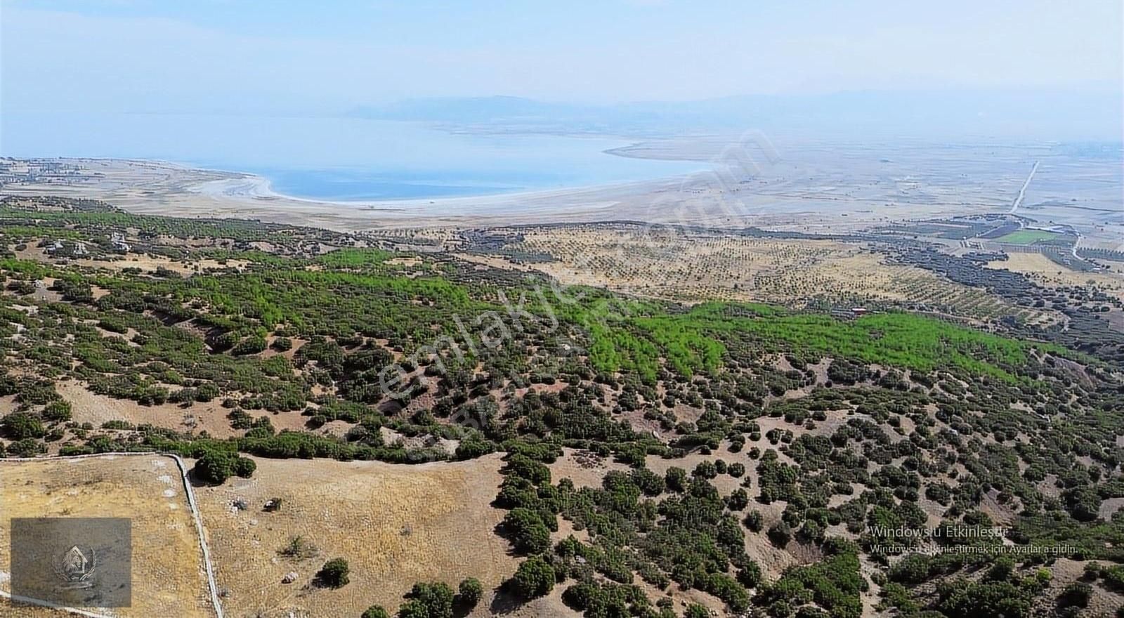 Burdur Merkez Yaylabeli Köyü Satılık Tarla Göl_manzaralı_ev_yapımına_uygun_elektrik_yakını_yolu_mevcut_köşe