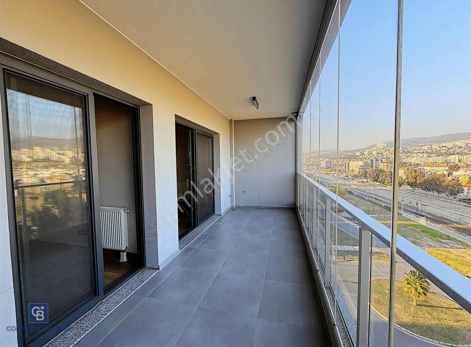 Karşıyaka Mavişehir Kiralık Daire Modern4 Sitesinde 1+1 Kiralık Daire