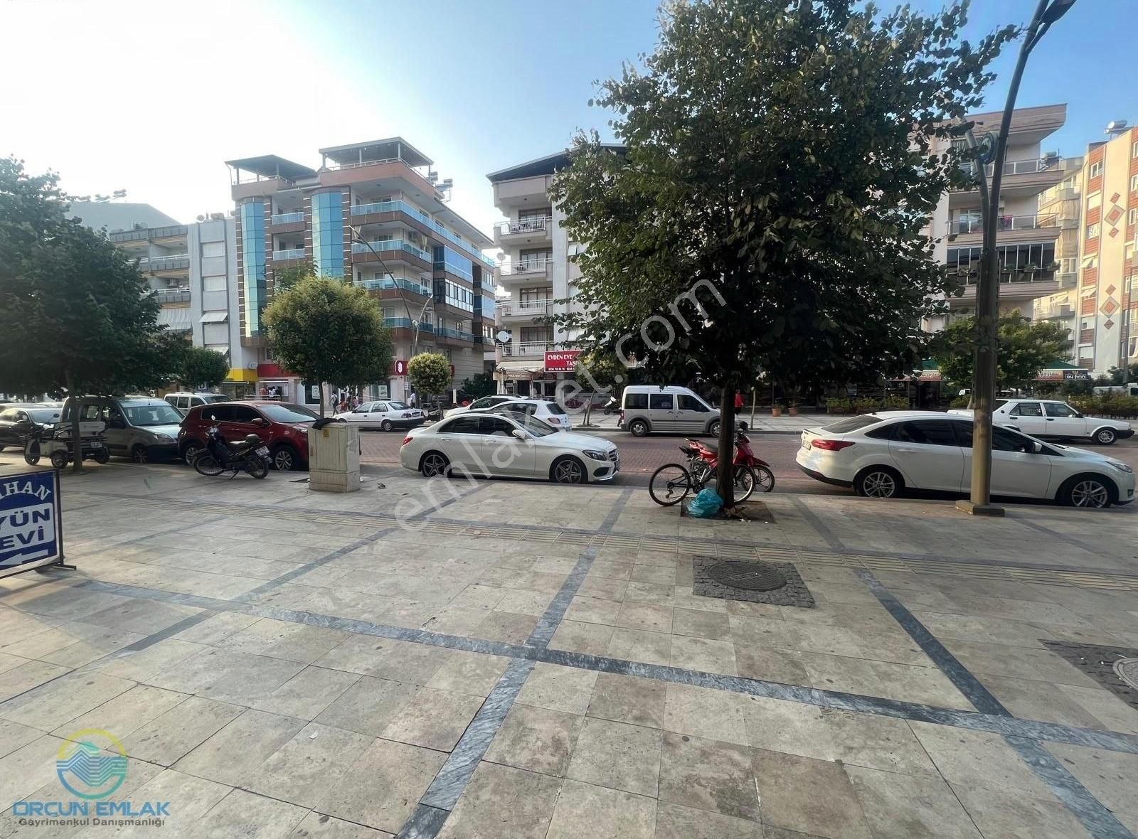 Salihli Cumhuriyet Satılık Dükkan & Mağaza Orçun Emlak'tan Atatürk Caddesi Üzeri Satılık İşyeri