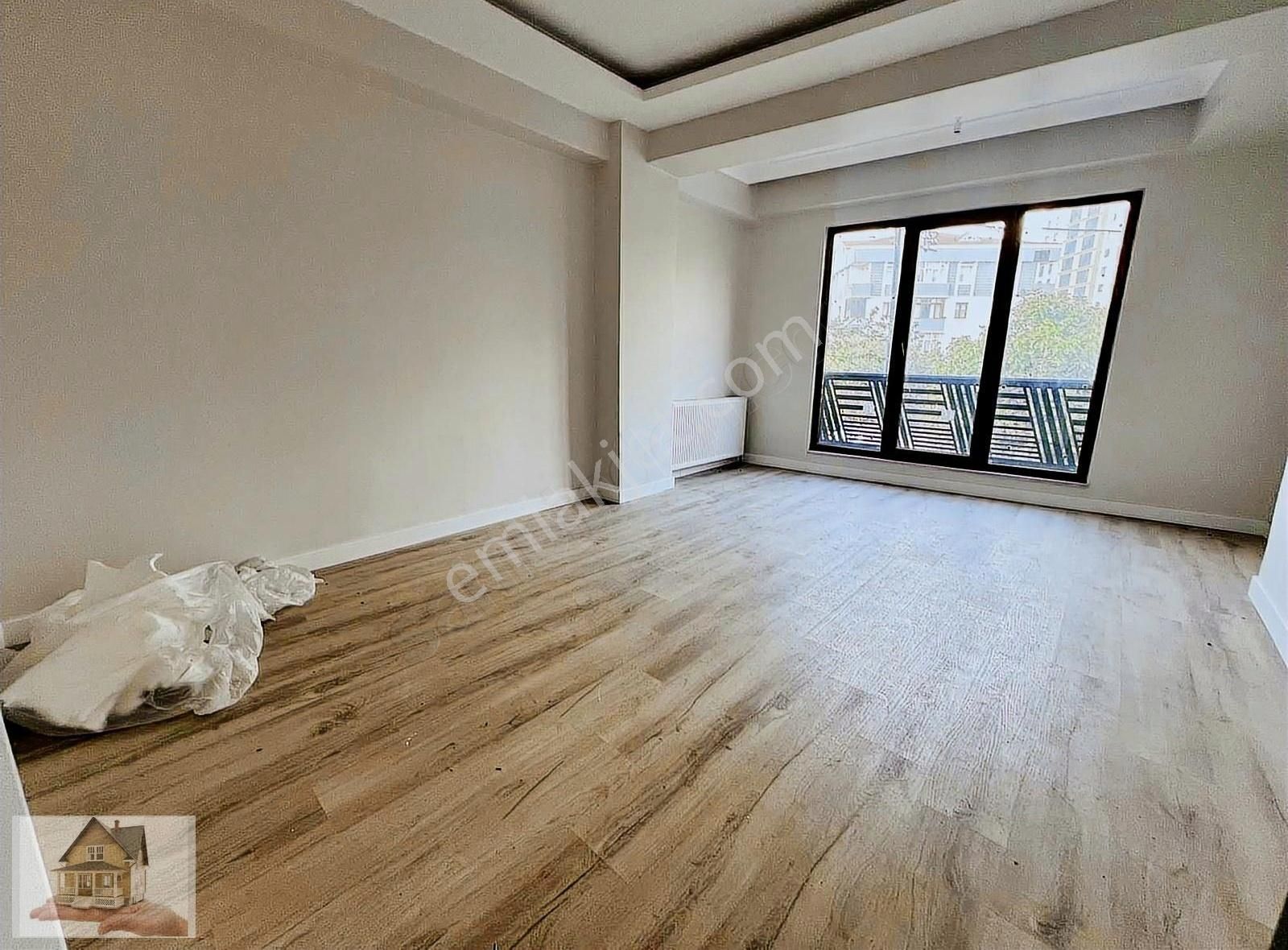 Ümraniye Yukarı Dudullu Satılık Daire Arakat Ön Cephe Balkonlu Sıfır 2+1 90m2 Boş Daire