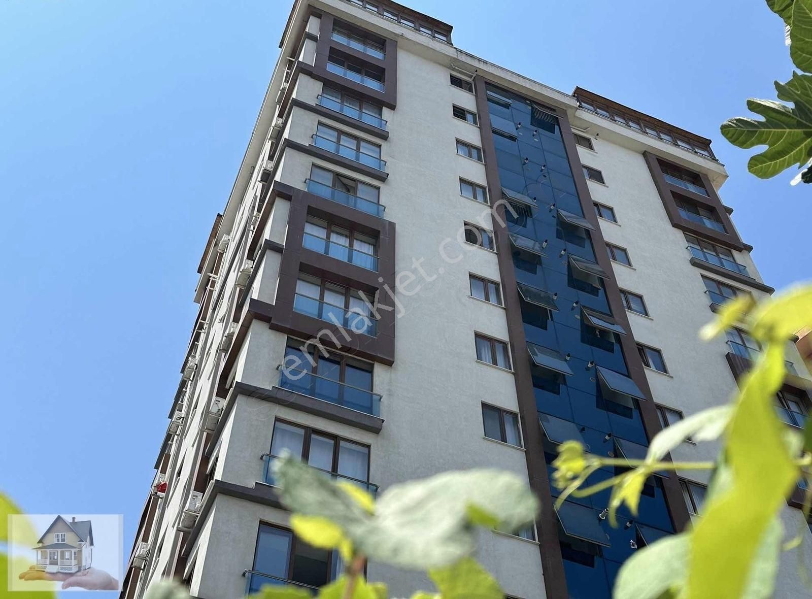 Ümraniye İstiklal Satılık Daire Butik Site İçi Merkezi Konum 2+1 90 M2 A.k Otopark İskanlı