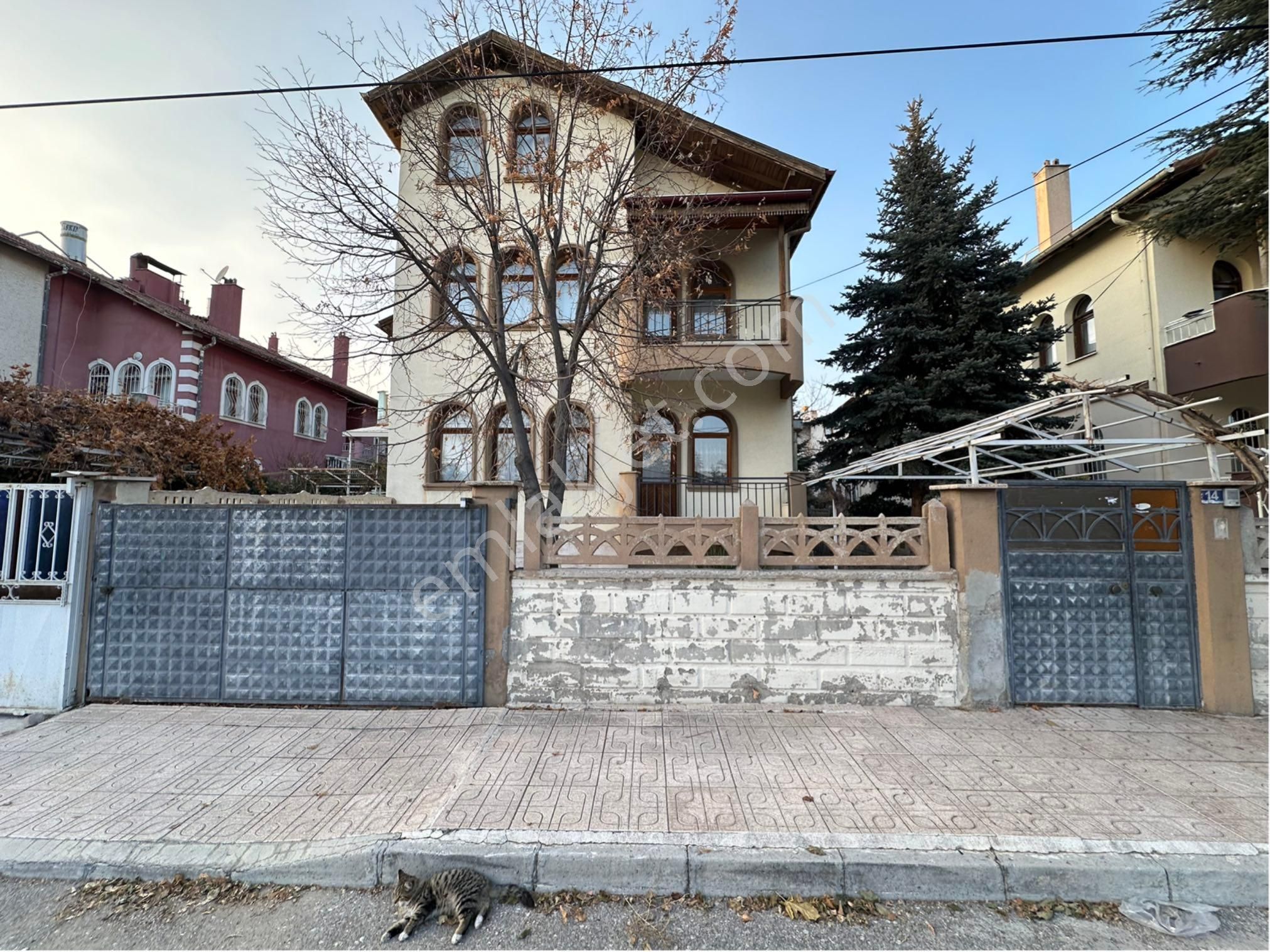 Selçuklu Hanaybaşı Satılık Daire Cihan Karakuş’dan Hanaybaşı Mah. Sille Cad.yakını 3 Kat Triblex Villa