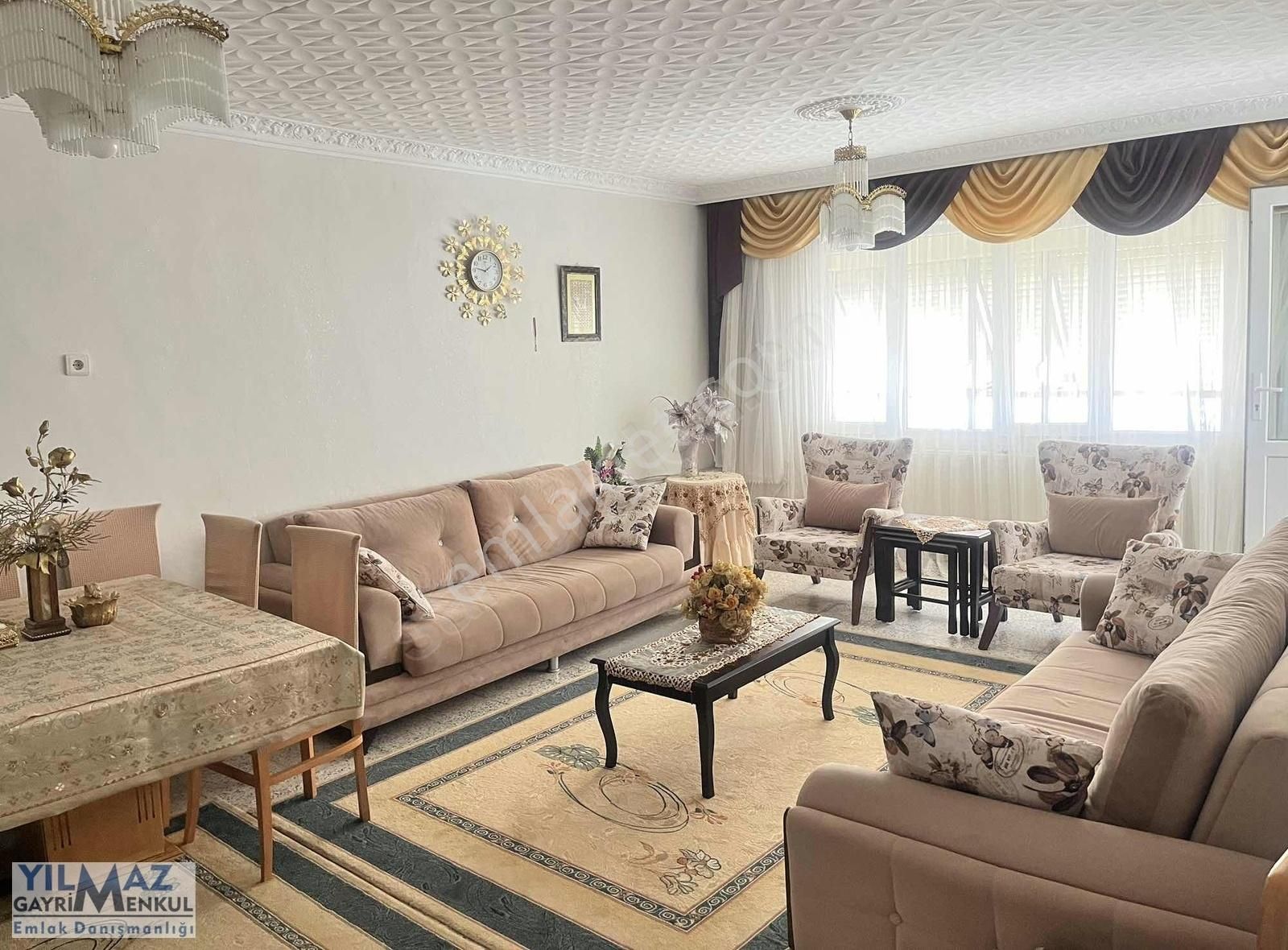 Aliağa Kazım Dirik Satılık Daire Aliağa Merkezde 150 M2 , 3+1 Geniş Kullanışlı Daire