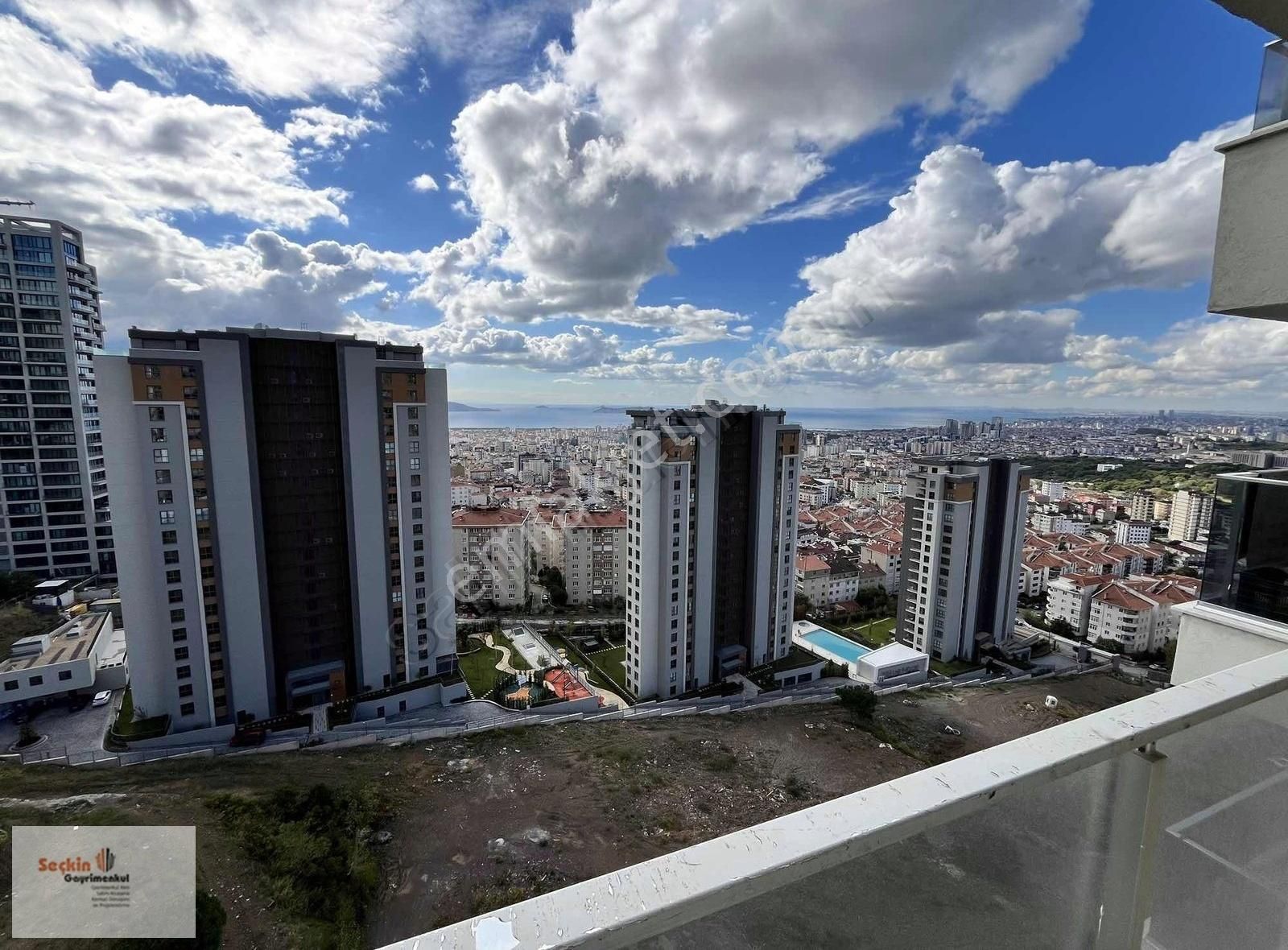 Maltepe Zümrütevler Kiralık Daire Maltepe Zümrütevlerde Marmaroom Sitesinde 5+1 Deniz Manzaralı