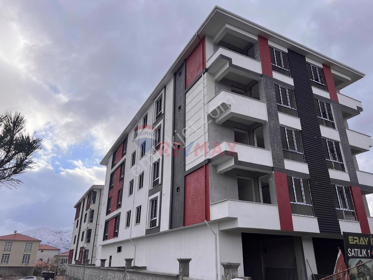 Erzincan Merkez Halitpaşa Satılık Daire Remax Dem'den Belediye Karşısında Merkezi Konum Satılık 1+1