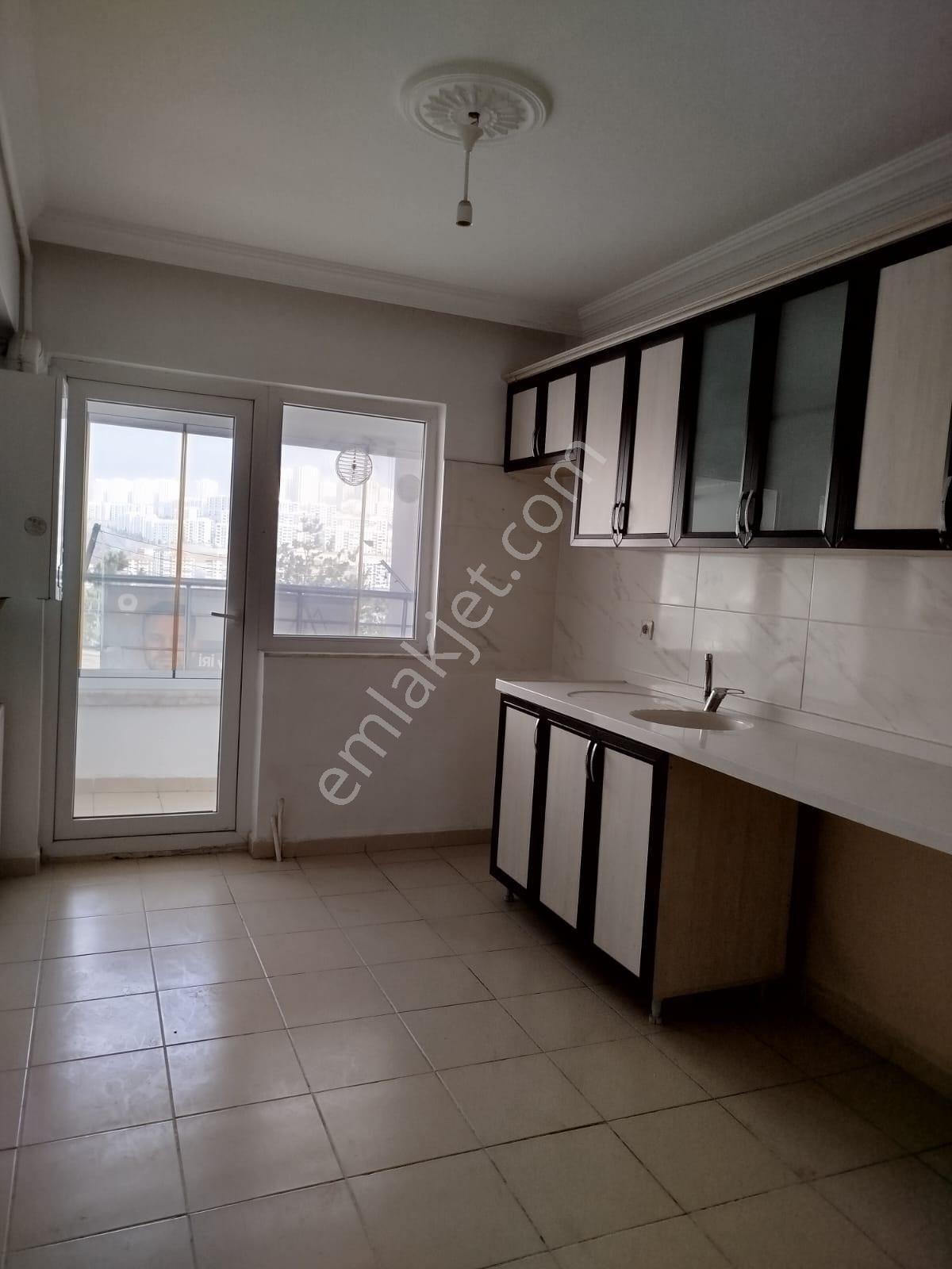 Mamak Çağlayan Satılık Daire Çağlayan'da 110m2 3+1 Yapılı Çift Balkon Yalıtımlı Salon Bağımsız Otoparklı 1. Kat Güneybatı Satılık