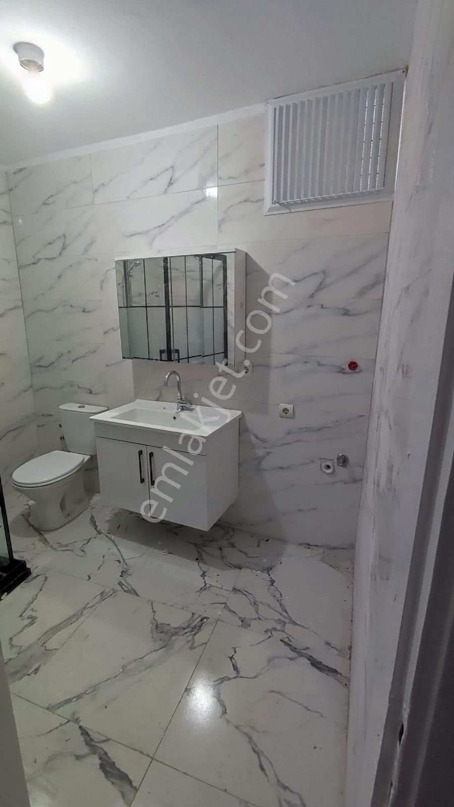 Karabağlar Vatan Kiralık Daire Yeşilyurt Hastane 100m Mesafede Kiralık 2+1 Doğalgazlı Arakat Daire