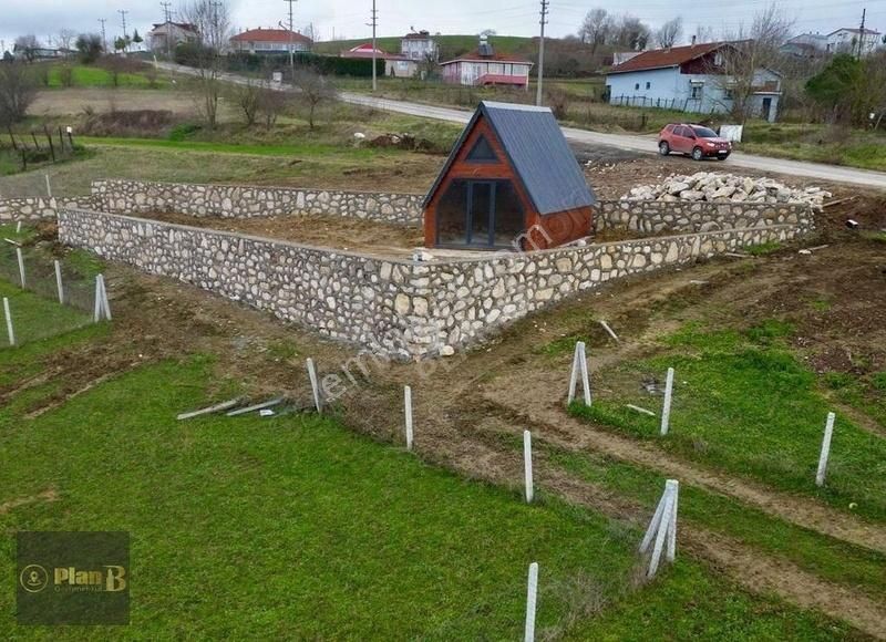 İzmit Kozluca Satılık Villa İmarlı İzmit Kozluca'da İçinde Bungalov Bulunan Arsa