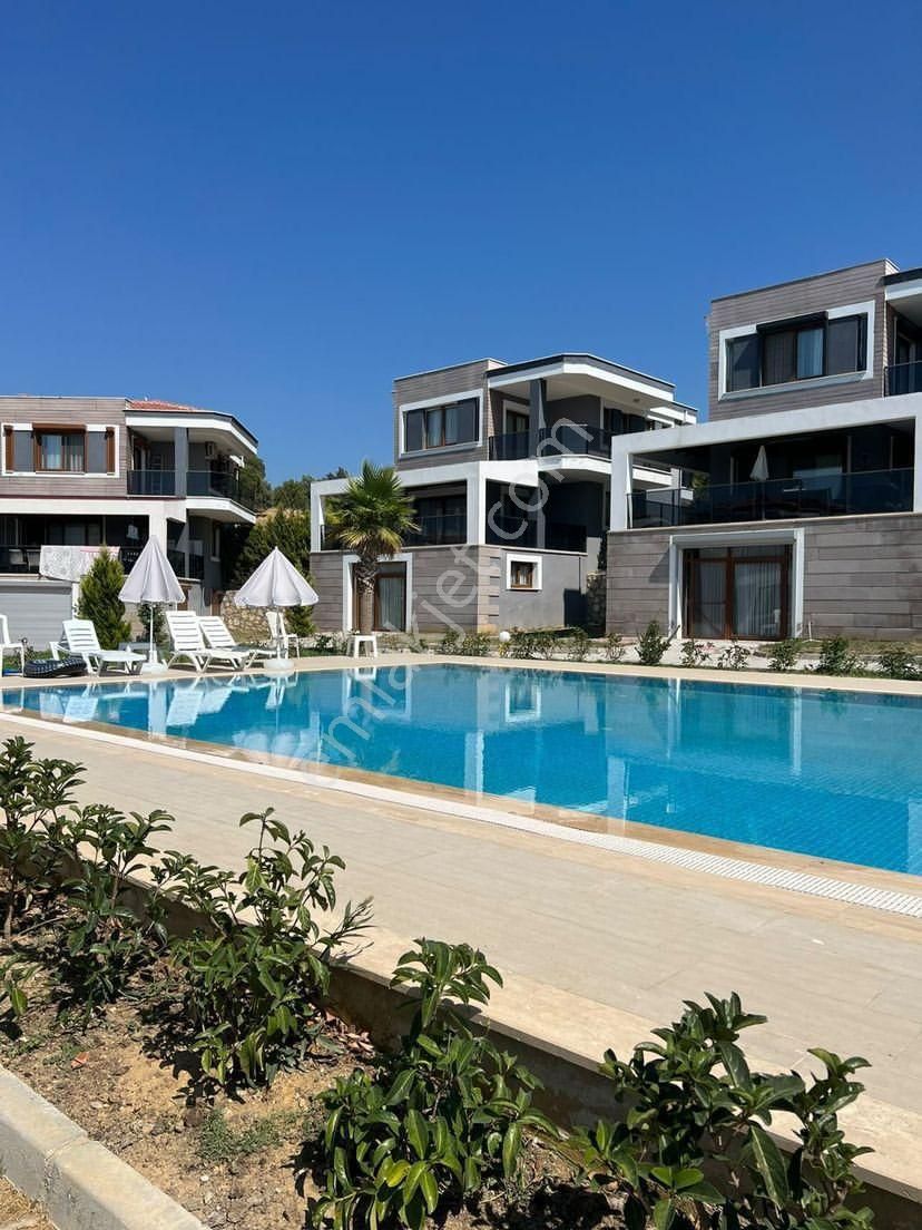 Kuşadası Güzelçamlı Satılık Villa Güzelçamlı Merkezde, Denize Yakın, Özel Güvenlikli,, 2 Yaşında, 2 Havuzlu Site İçinde 4+2 Villa