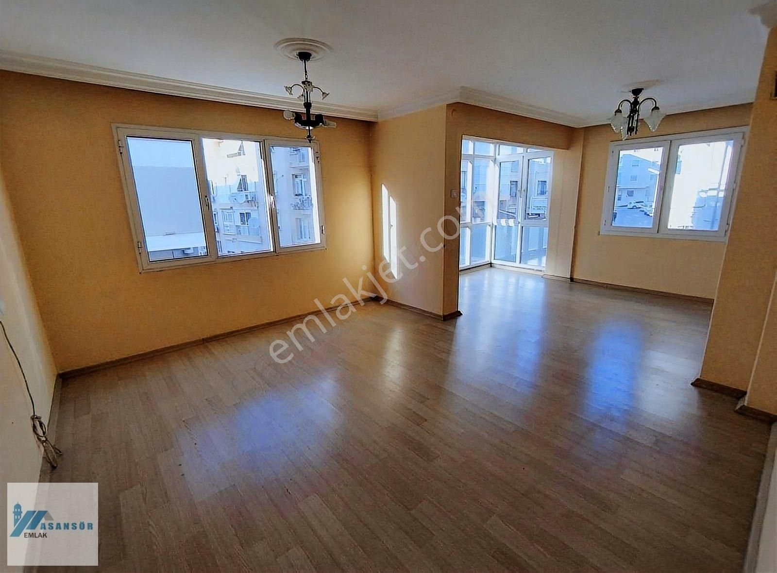 Konak Barbaros Kiralık Daire Asansör Emlak'tan Kiralık 3+1 Balkonlu Köşe Full Aydınlık Daire