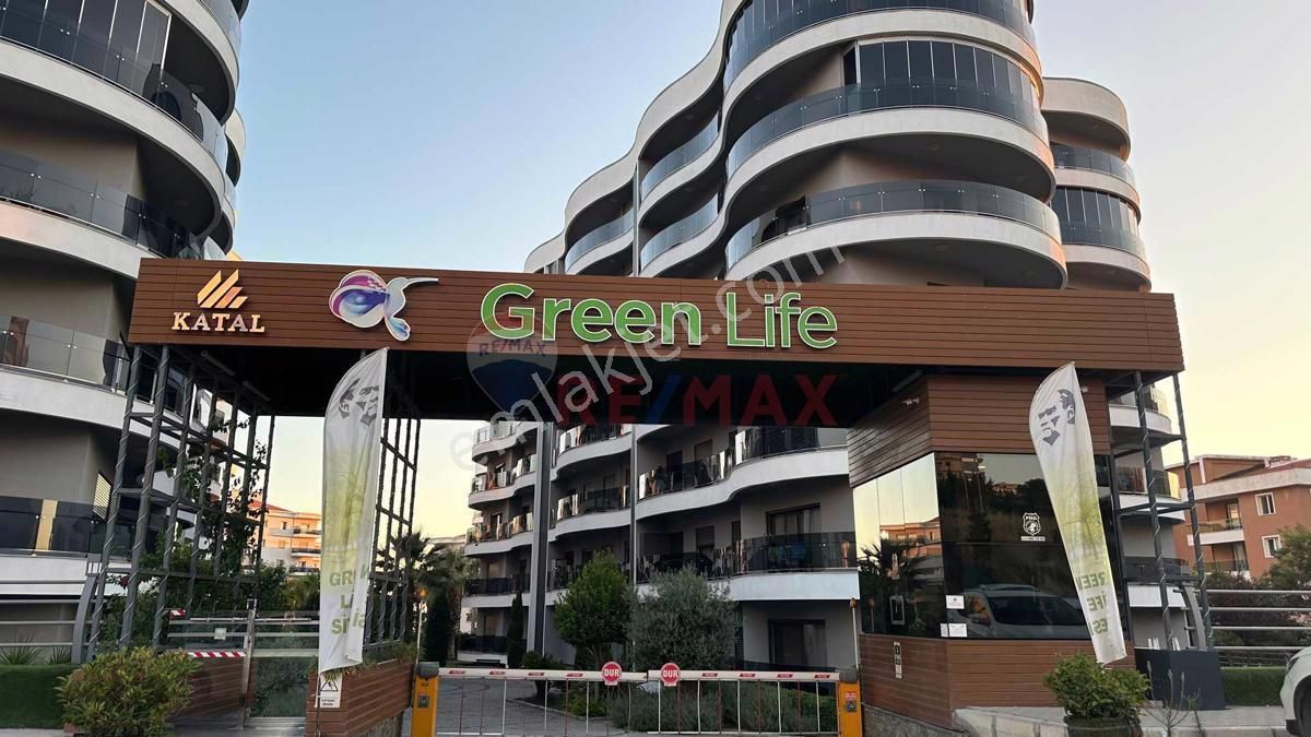 Menemen İstiklal Satılık Daire Re/max Target Ons’tan Green Life Sitesinde 3+1 Havuzlu Daire