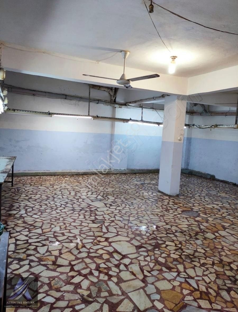 Sultangazi İsmetpaşa Kiralık Atölye Sultangazi Ordu Caddesinde 150 M2 Bodrum Dükkan Kiralık