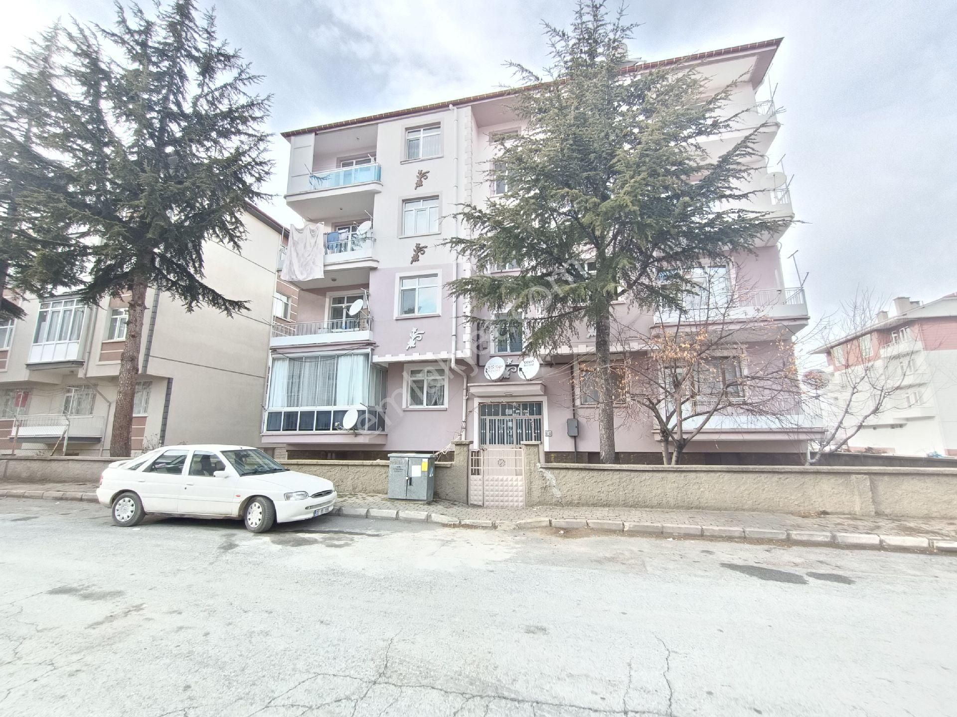 Akşehir İstasyon Satılık Daire Abit Gm Alibaba Fırın C. 3.kat 3+1 Mantolu Kombili Satılık Masrafsız Daire