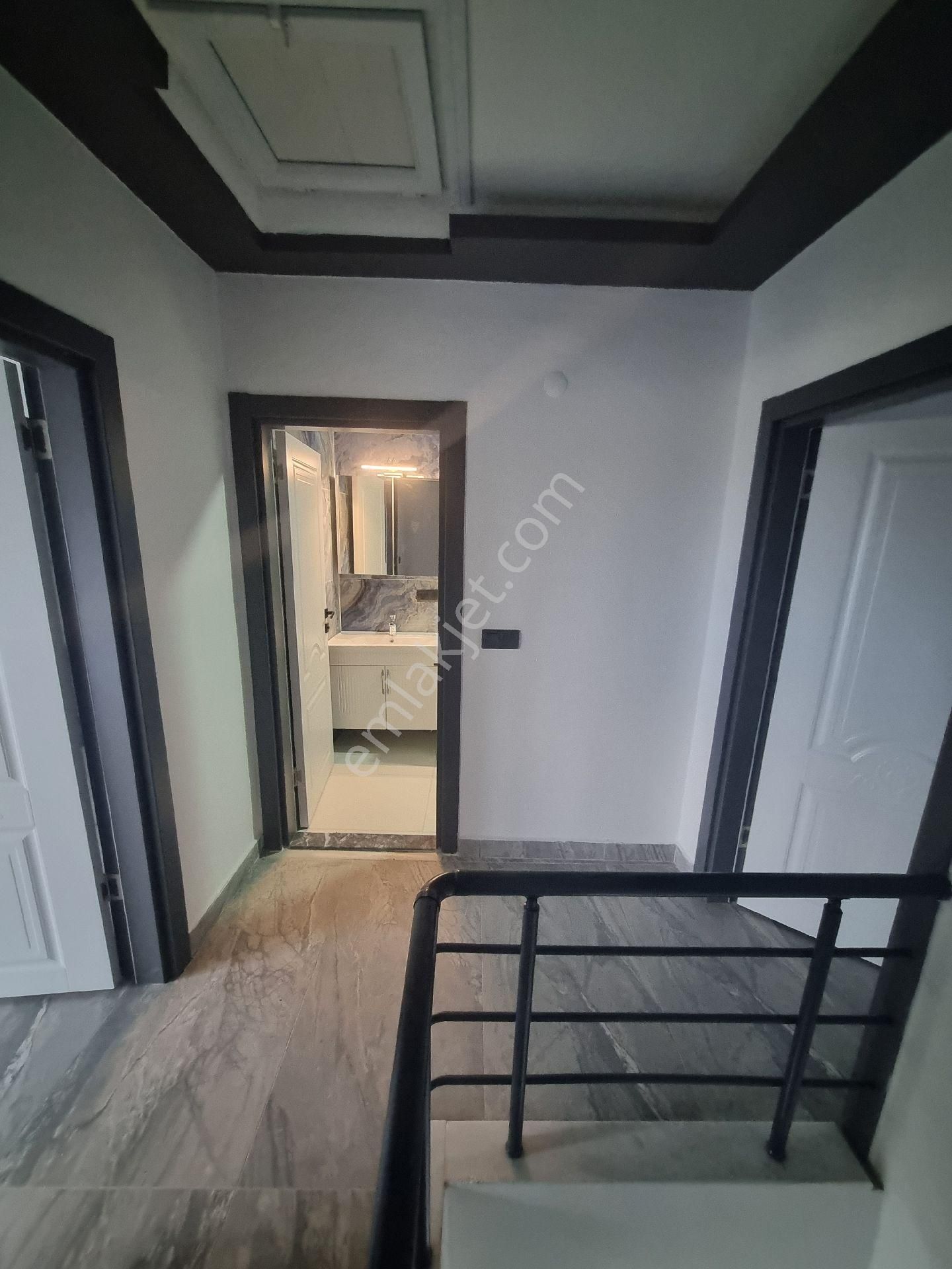 Ayvada'dan Burhaniye İskele Mahallesinde Sıfır Lüks Tripleks - Görsel 22