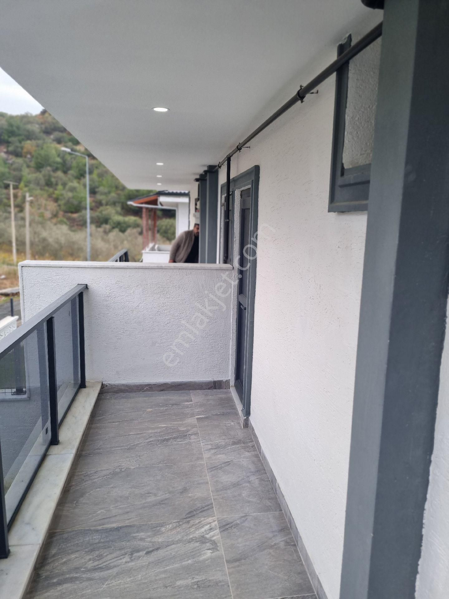 Ayvada'dan Burhaniye İskele Mahallesinde Sıfır Lüks Tripleks - Görsel 25