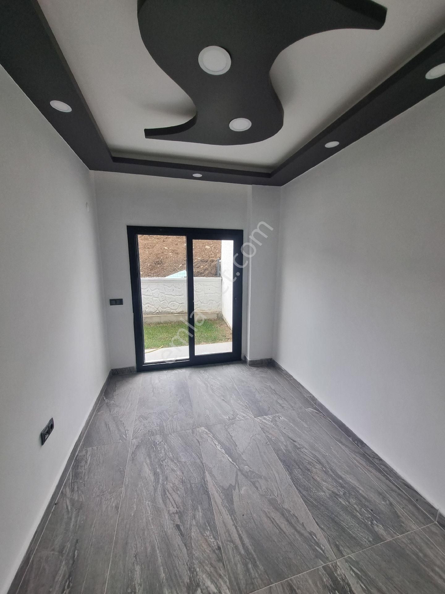 Ayvada'dan Burhaniye İskele Mahallesinde Sıfır Lüks Tripleks - Görsel 14