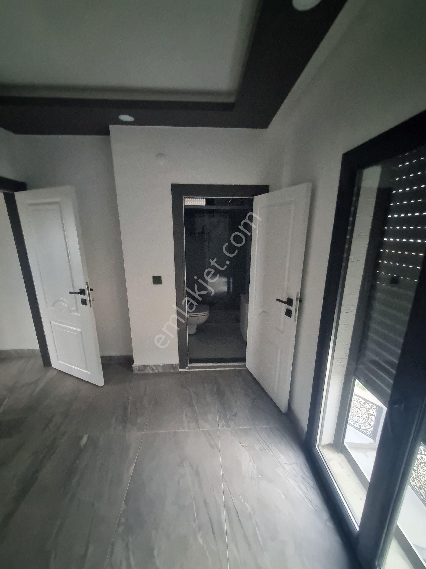 Ayvada'dan Burhaniye İskele Mahallesinde Sıfır Lüks Tripleks - Görsel 18