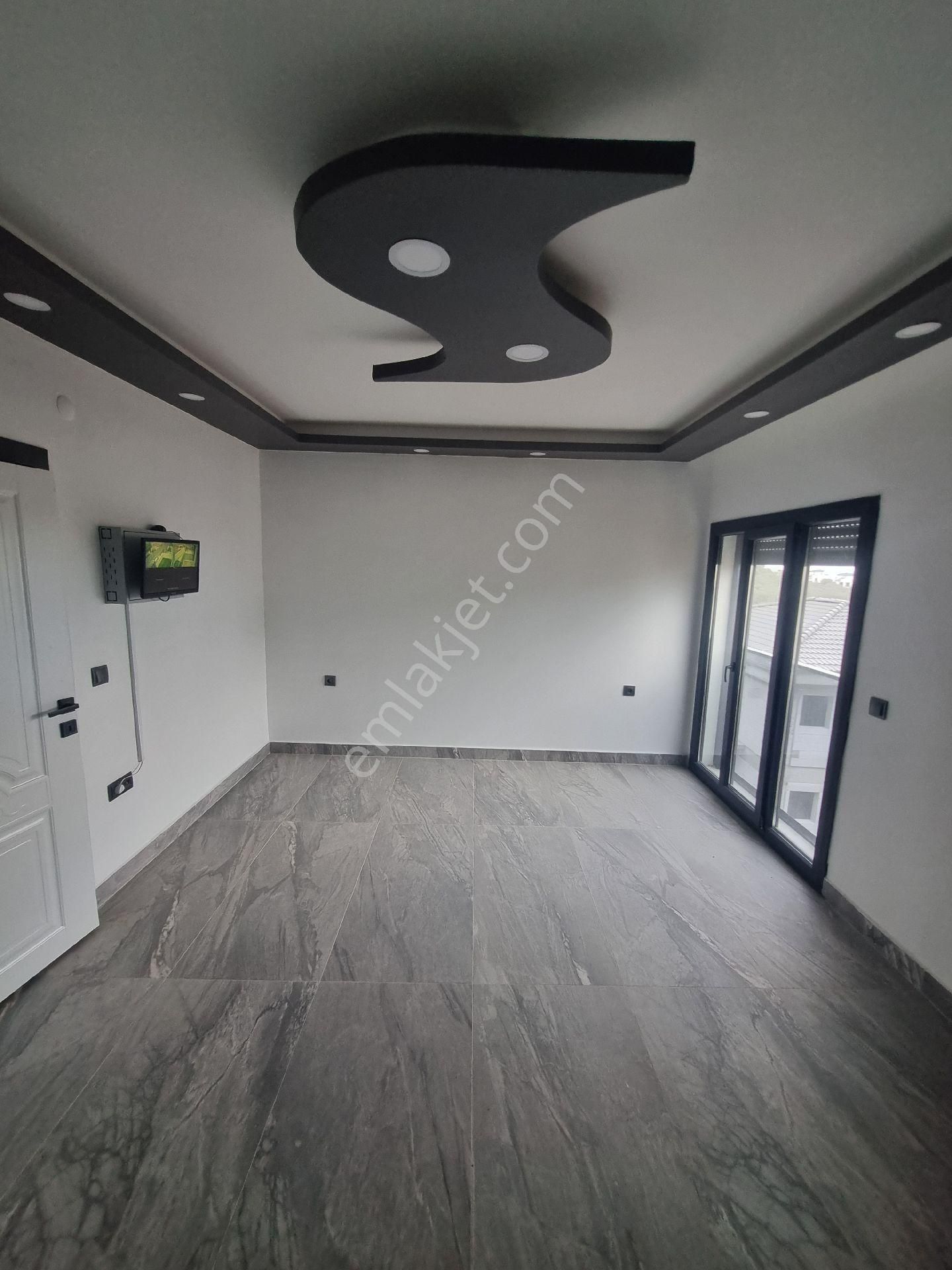 Ayvada'dan Burhaniye İskele Mahallesinde Sıfır Lüks Tripleks - Görsel 21