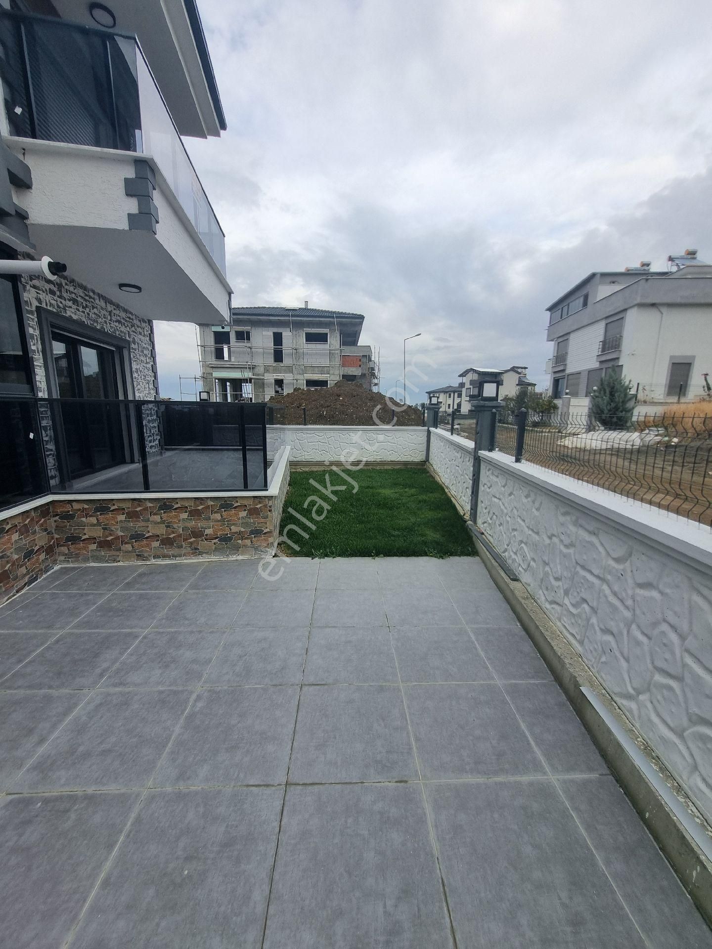 Ayvada'dan Burhaniye İskele Mahallesinde Sıfır Lüks Tripleks - Görsel 26