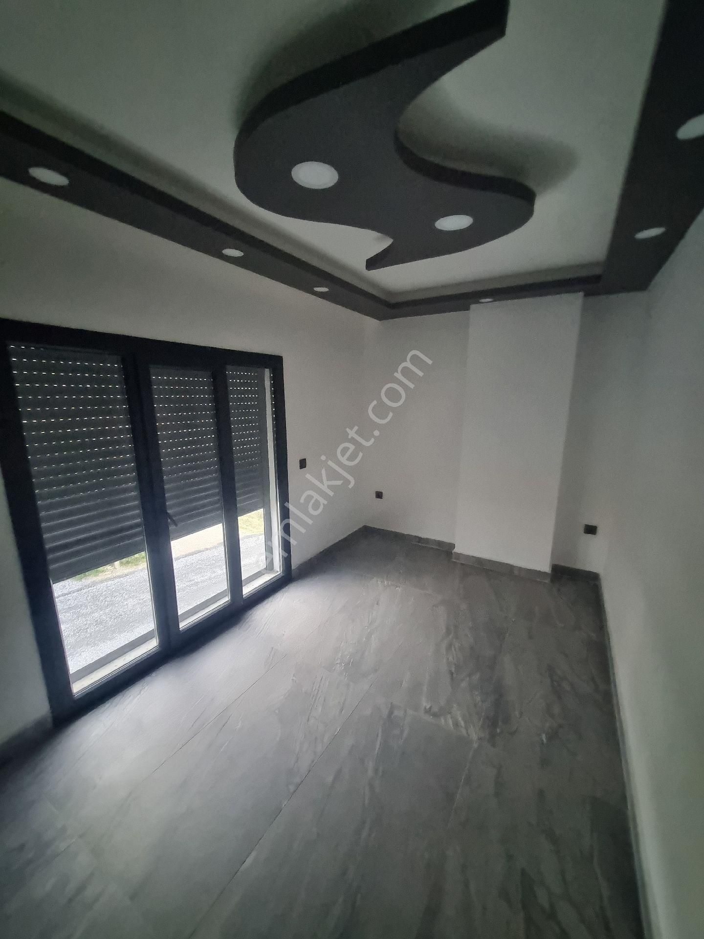 Ayvada'dan Burhaniye İskele Mahallesinde Sıfır Lüks Tripleks - Görsel 17