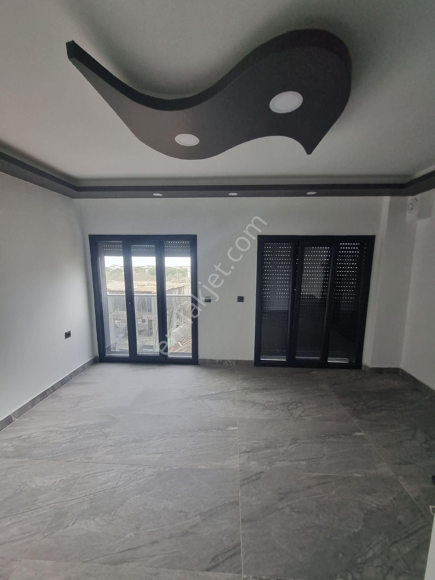 Ayvada'dan Burhaniye İskele Mahallesinde Sıfır Lüks Tripleks - Görsel 19