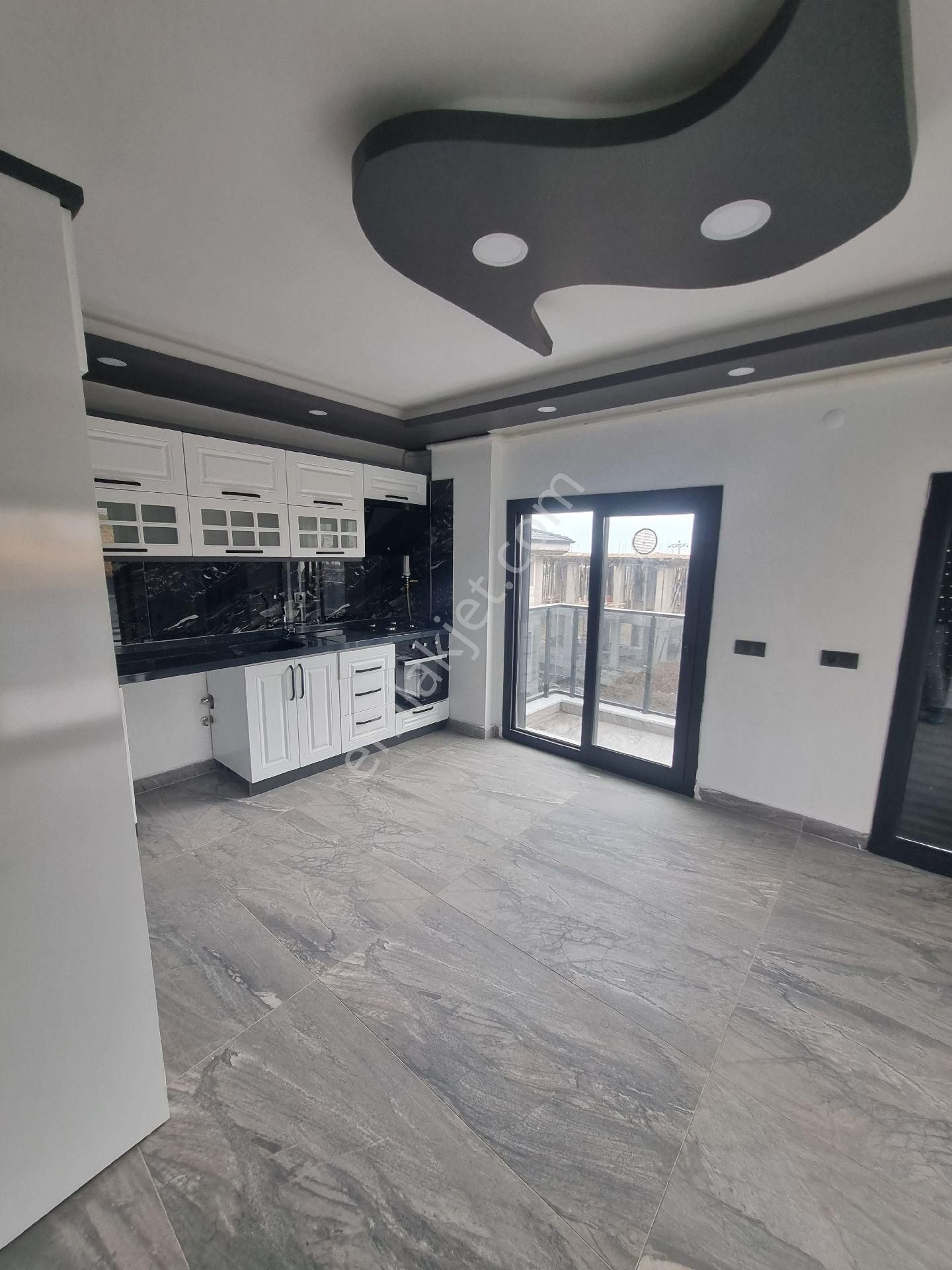 Ayvada'dan Burhaniye İskele Mahallesinde Sıfır Lüks Tripleks - Görsel 24