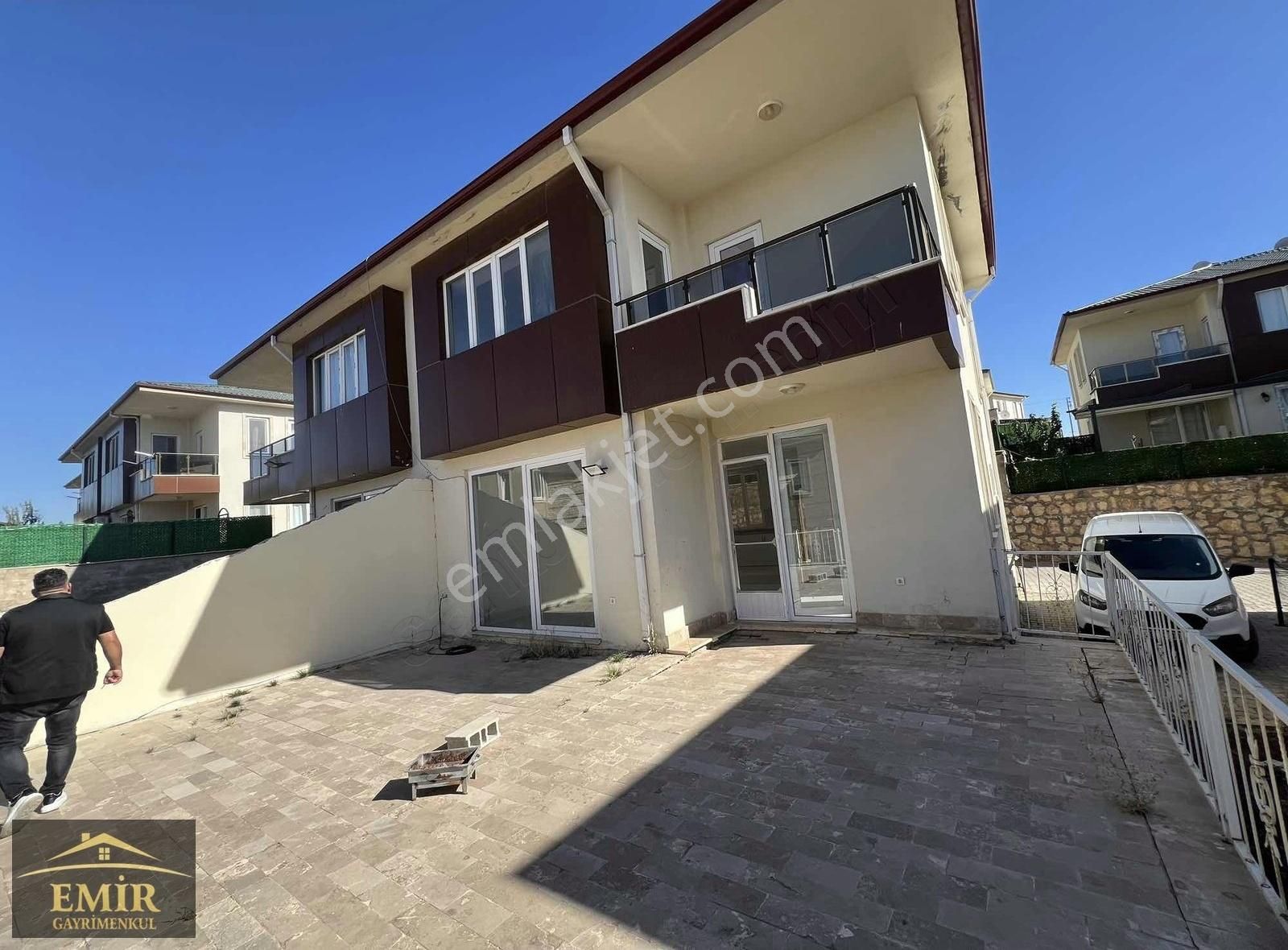 Oğuzeli Körkün Satılık Villa Emir Gayrimenkulden Körkünde Satılık 3+1 Villa