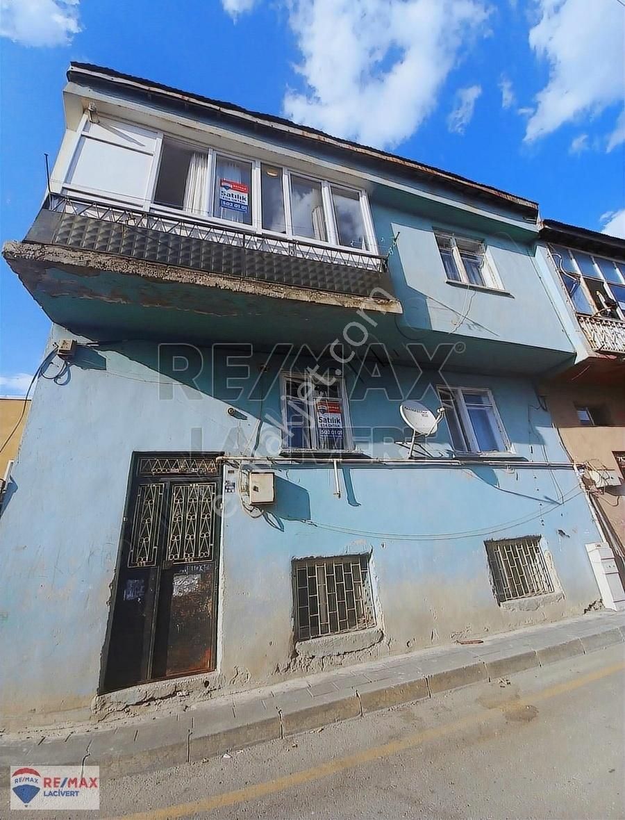 Palandöken Adnan Menderes Satılık Daire Re/max Lacivert'ten Telsizlerde Komple Satılık Bina