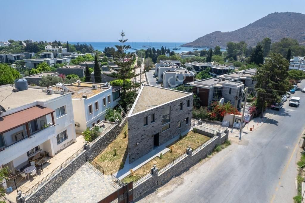 Bodrum Akyarlar Satılık Villa Bodrum Akyarlar Denize 50m Tripleks Villa