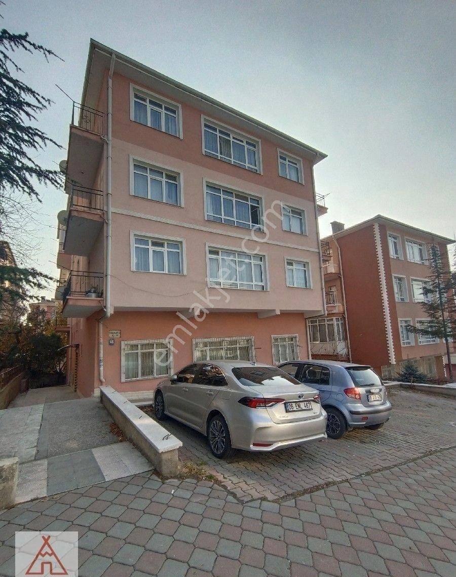 Keçiören Aşağı Eğlence Kiralık Daire Uzman Emlak'tan 3+1 Ara Kat Bakımlı Hastane Yakını Daire