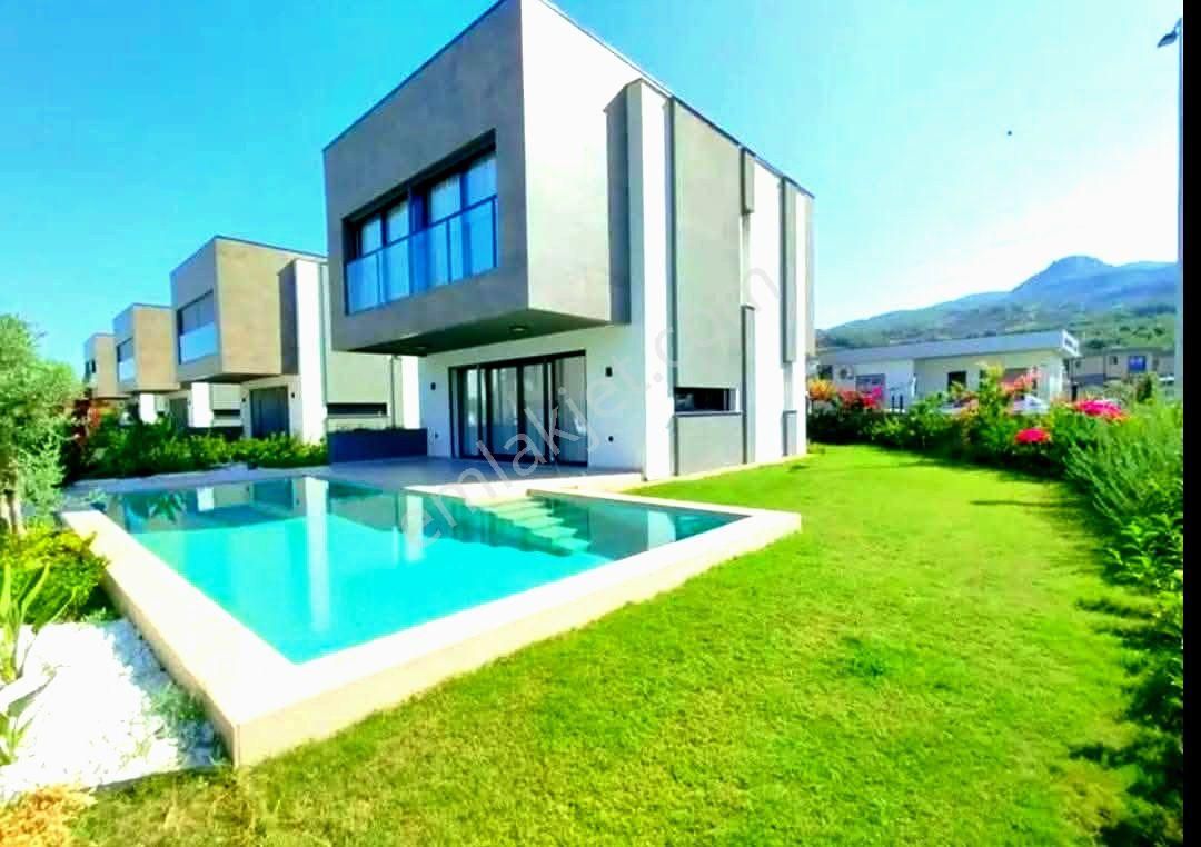 Kuşadası Güzelçamlı Satılık Yazlık Kuşadasında Özel Havuzlu Ful Eşyalı Geniş Bahçeli Sıfır Villa