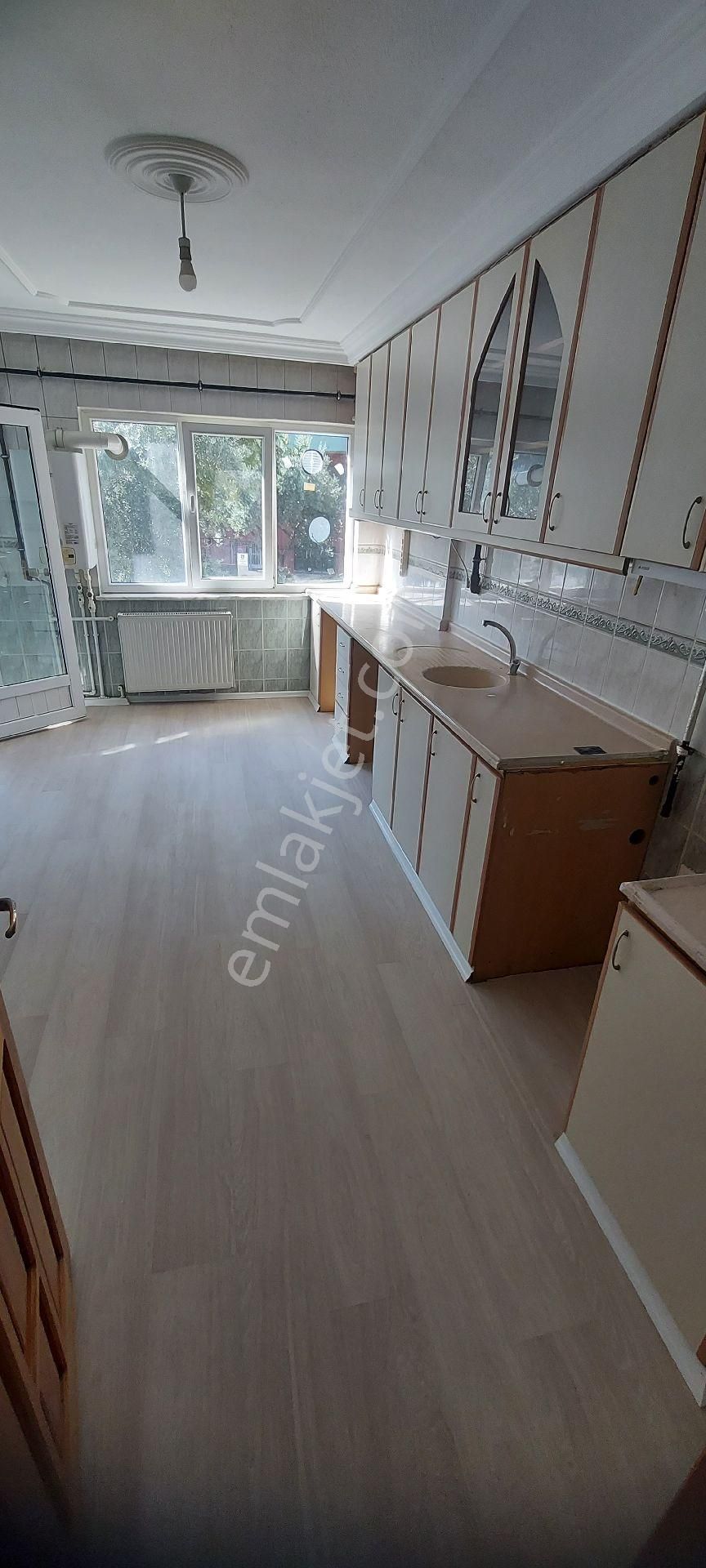 Pamukkale Yunusemre Kiralık Daire Yunusemrede 3+1 Arakat 155 M2 3 Balkonlu Icı Tadılat Görmüş Daıre