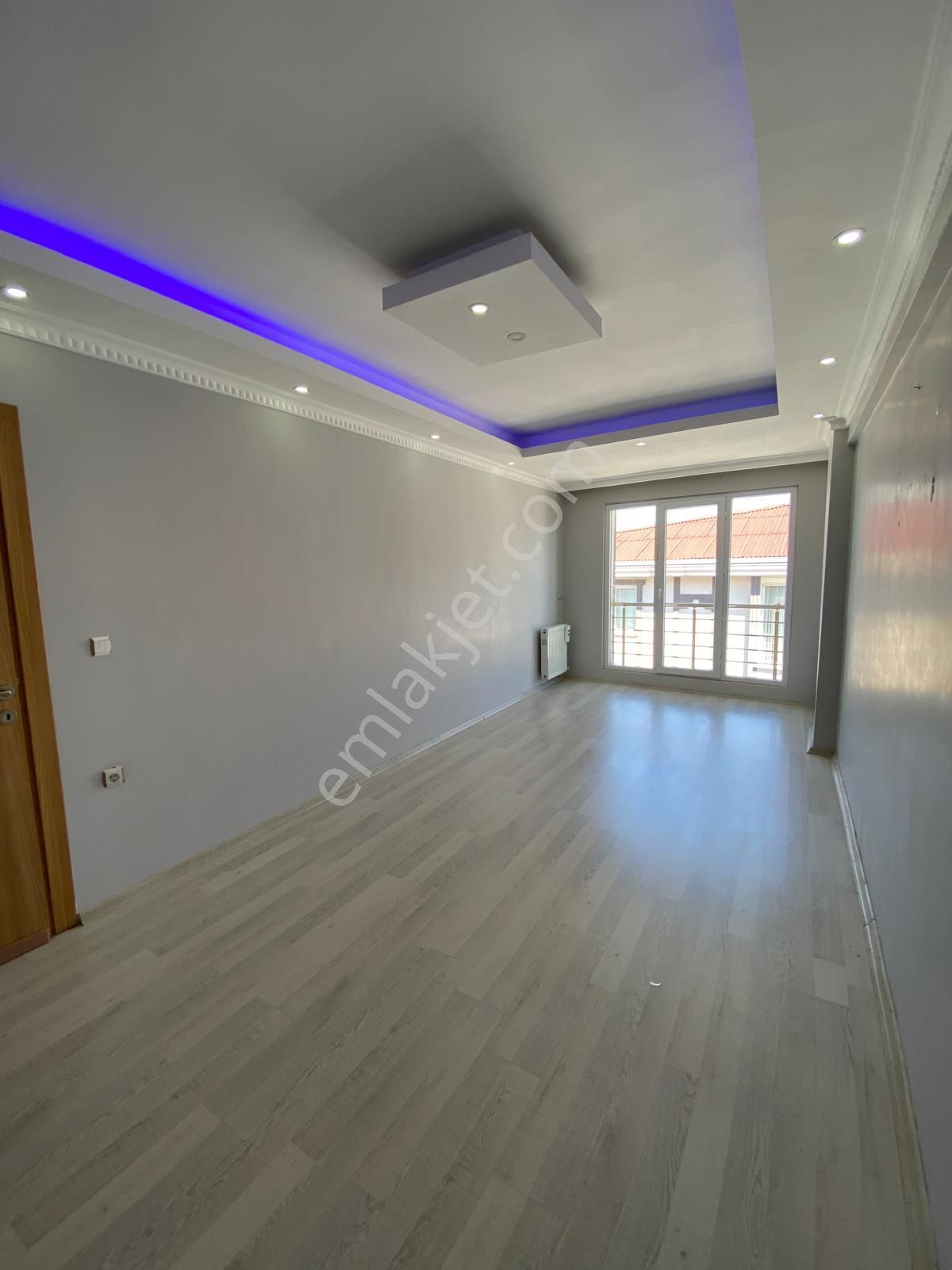 Esenyurt Yunus Emre Satılık Daire Yunusemre Mahallesinde Aile Apartmanın 2+1 Satılık Daire