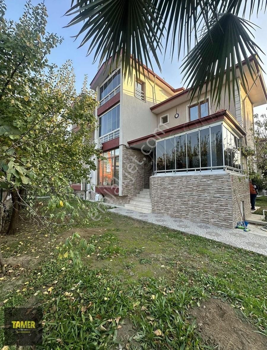 Edremit Cennetayağı Kiralık Villa Tamer'den Edremit'de Site İçi Müstakil Doğalgazlı Kiralık Villa