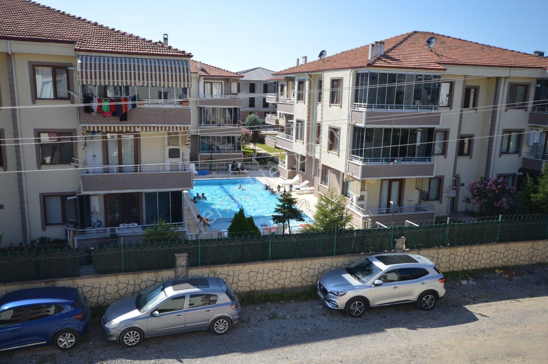 Karasu Yalı Satılık Daire Havuzlu Sitede 2+1 Daire Okyanusta