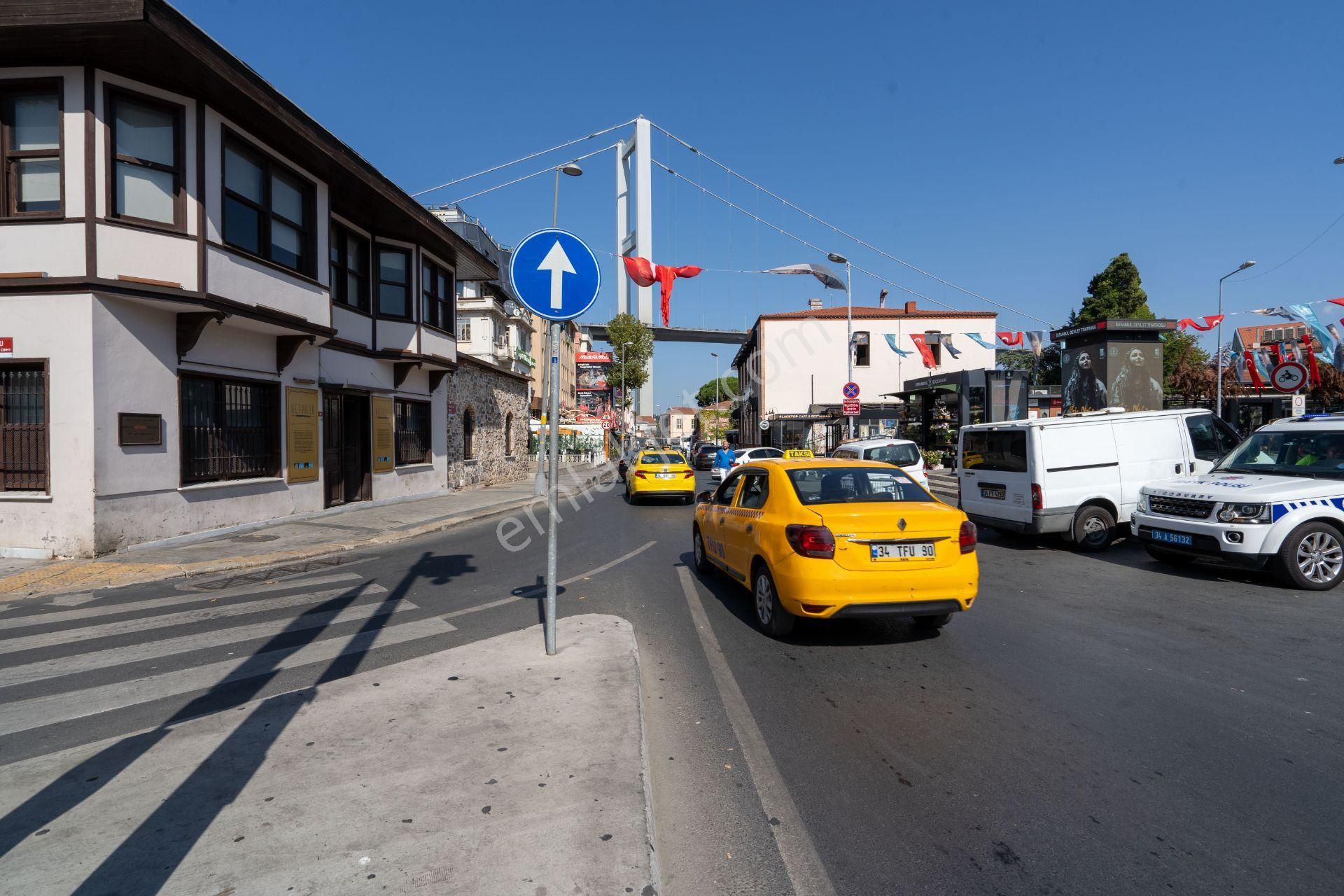 Beşiktaş Ortaköy Satılık Restaurant Ortaköy, Muallim Naci Caddesinde, 3 Katlı Satılık İşyeri