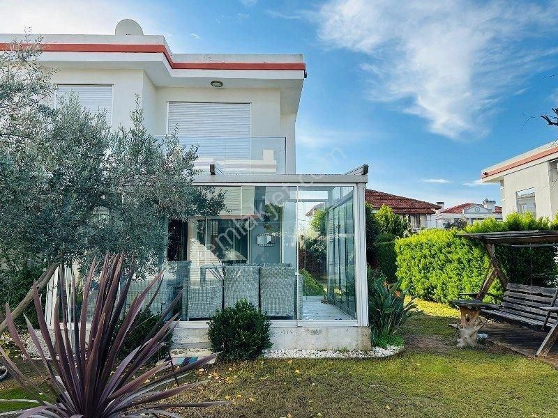 Çeşme Alaçatı Satılık Villa İzmir Çeşme Alaçatı Havuzlu Site İçinde Müstakil Konumlu Lüks Villa