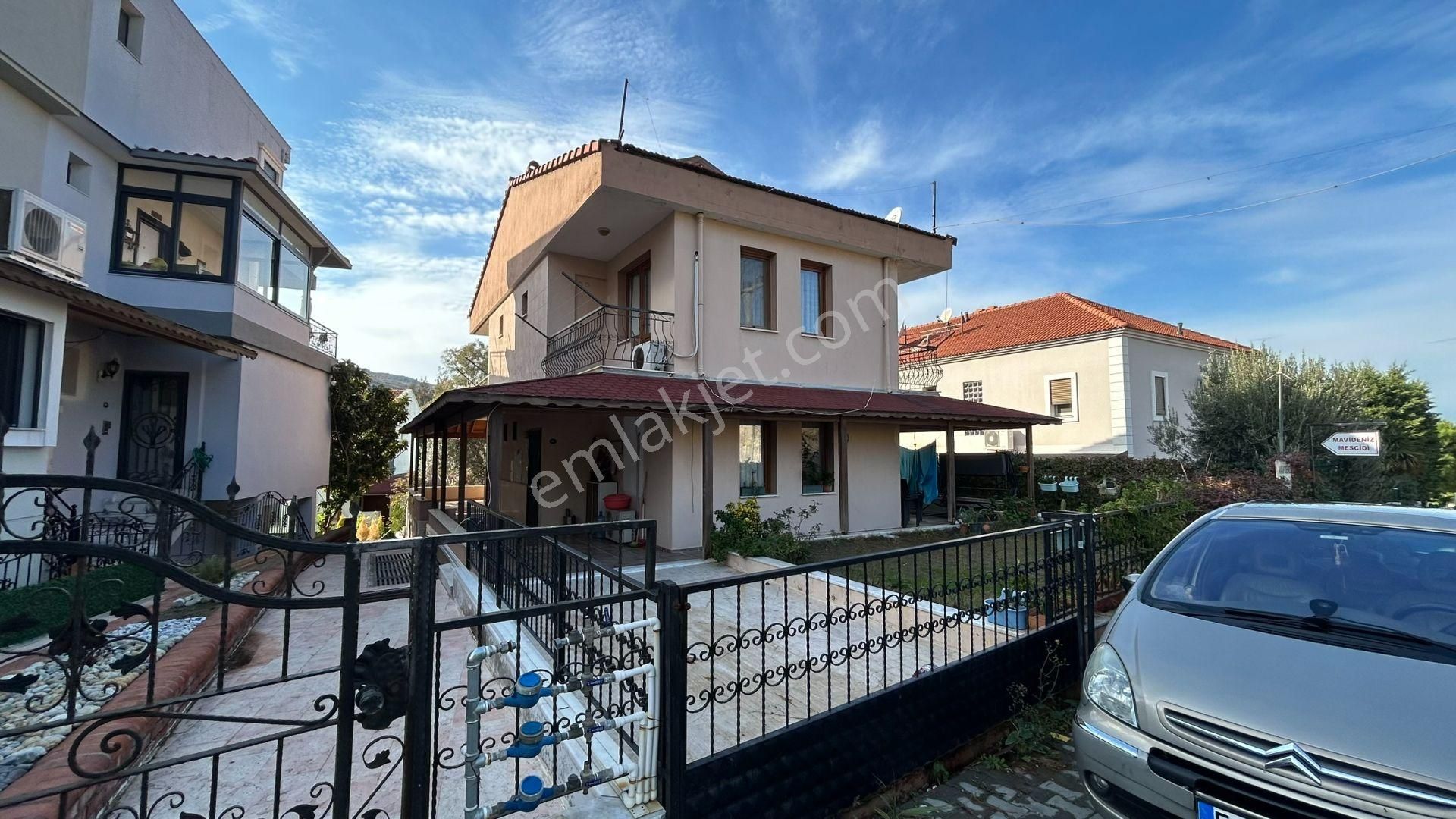 Foça Atatürk Kiralık Villa Foça'da 3+1 Manzaralı Kiralık Müstakil Ev